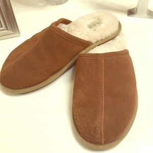 Brookstone men’s large slippers
